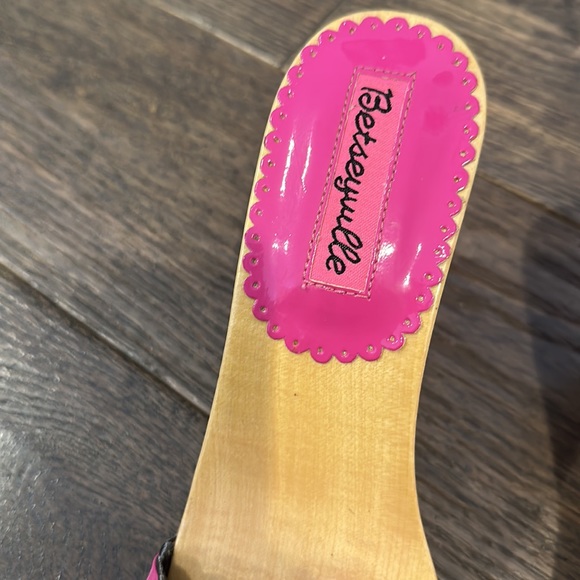 Betseyville Barbiecore wooden kitten heels - Picture 3 of 5